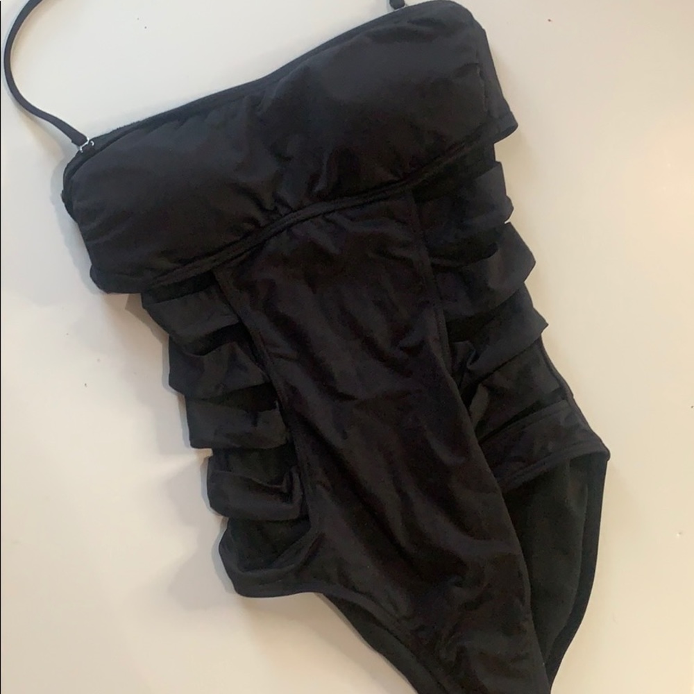 1 piece Kenneth Cole Reaction Swimsuit